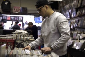 Scott Ramirez, Play De Record, searching through vinyls, 2016.